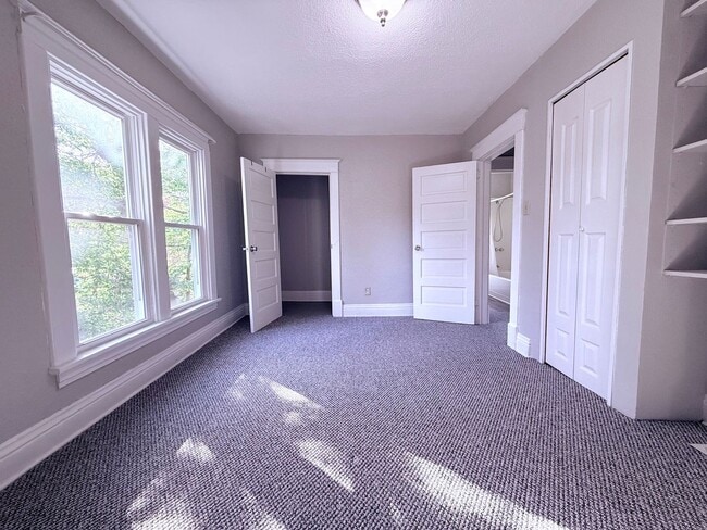 Building Photo - 3-Bed House in Waterloo