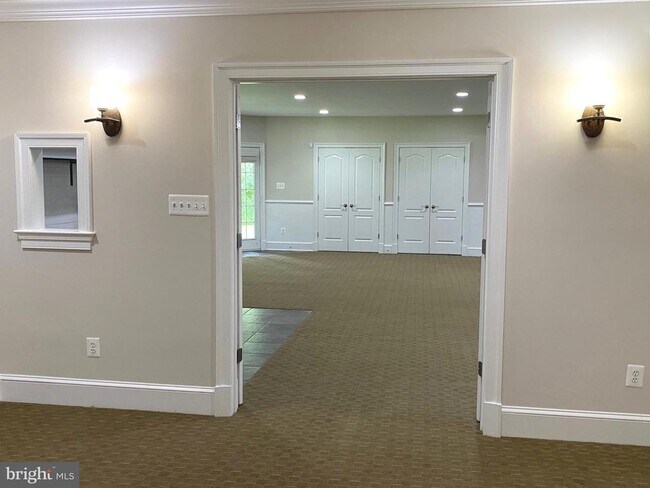 Building Photo - 600 Kentland Dr