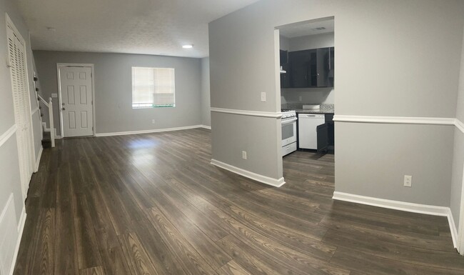 Building Photo - Newly Remodeled 2Bed/2.5Bath Townhome For ...