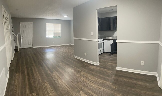 Building Photo - Newly Remodeled 2Bed/2.5Bath Townhome For Lease in Austell