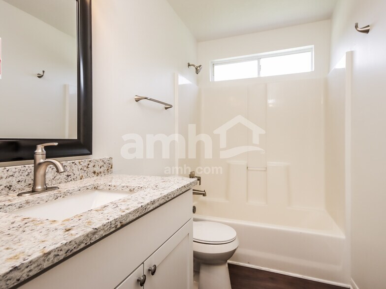 Building Photo - 13318 Hilltop Cir