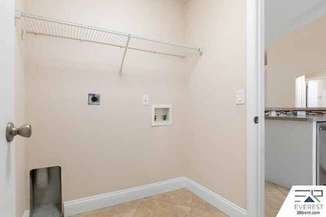 Building Photo - FULLY FENCED 3/2/2 IN THE HEART OF PALM COAST