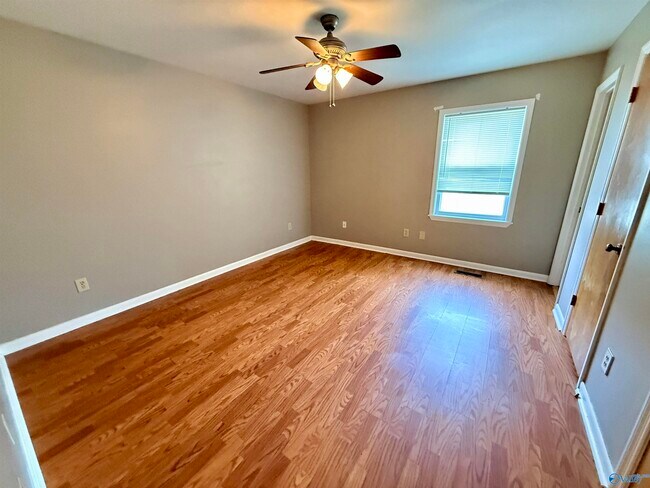 Building Photo - 105 Oakwood Meadows Dr