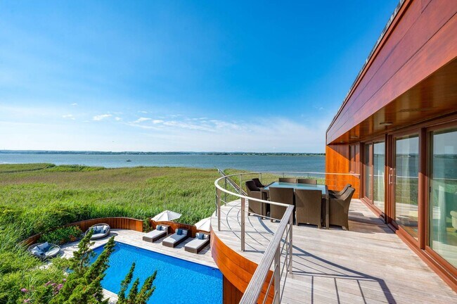 Building Photo - 360 Dune Rd