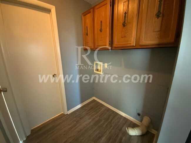Building Photo - 206 Fourteenth E (g)-