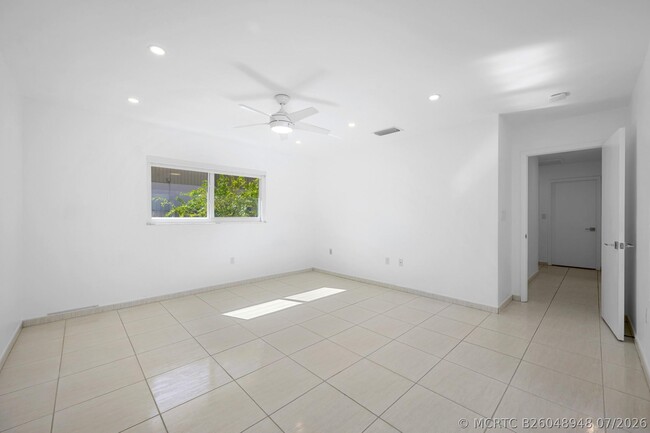 Building Photo - 9515 SW 118th Ct
