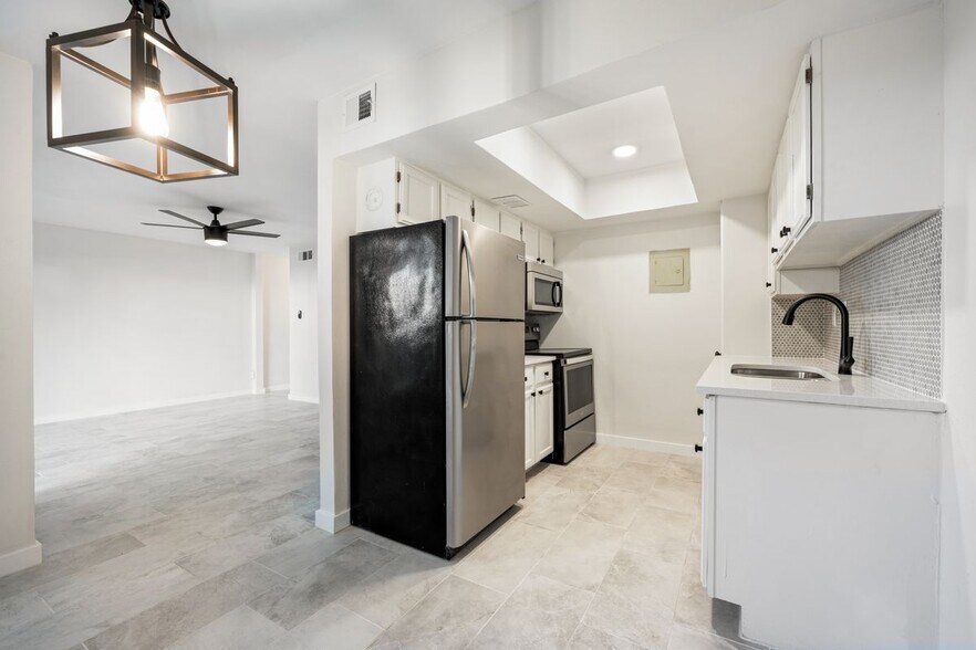 Building Photo - 2600 Penny Ln
