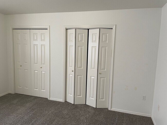 Building Photo - 3 Bedroom, 2.5 Bath Single Family Home