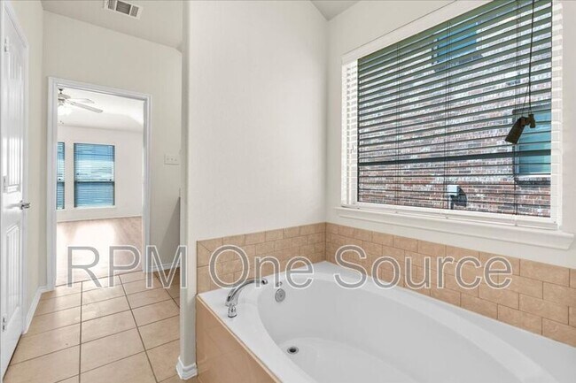 Building Photo - 1729 Park Trails Blvd