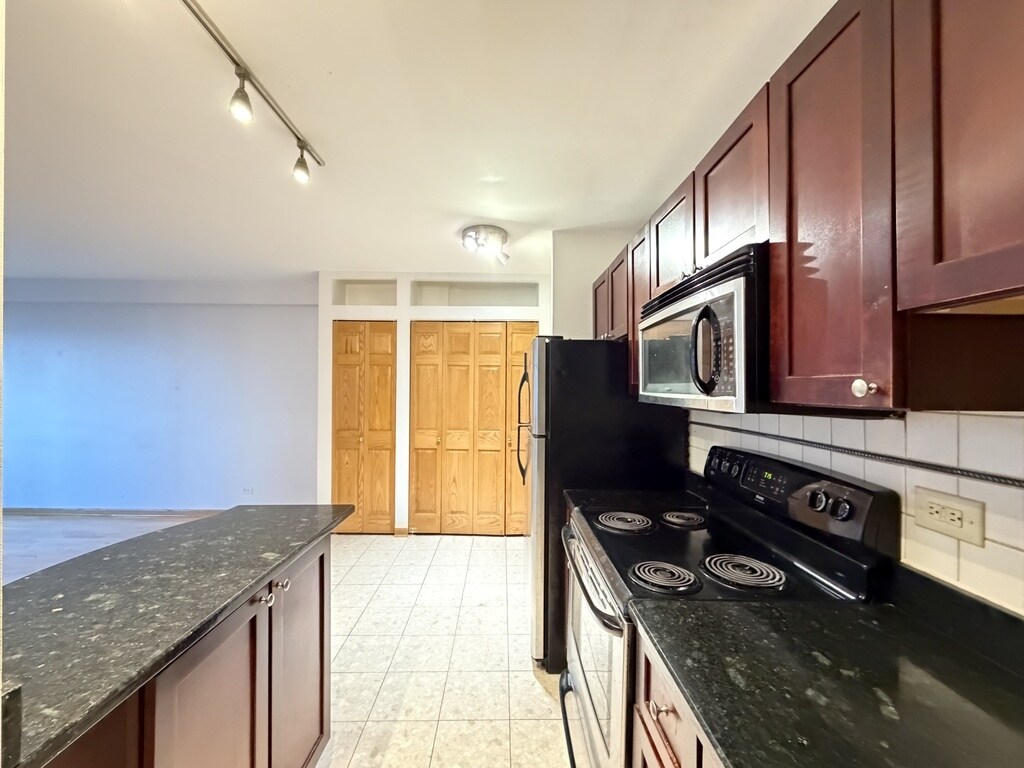 Building Photo - 4180 N Marine Dr