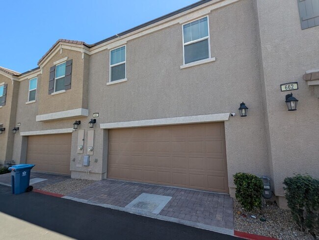 Building Photo - 664 Vetiver Ln