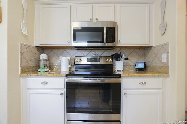 Building Photo - 10322 Filly Valley