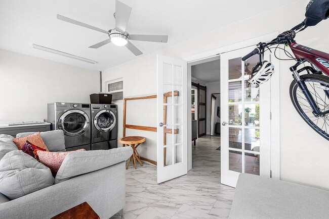 Building Photo - 810 High Point Dr W