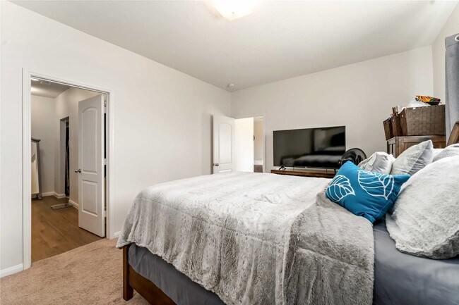 Building Photo - 2718 Regatta Ln