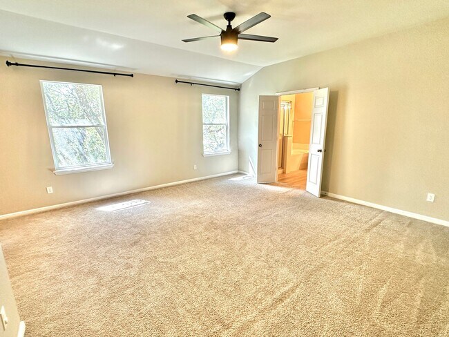 Building Photo - Stunning 4-Bedroom Home in the Desirable S...