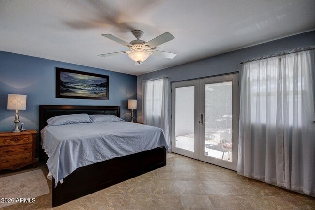 Building Photo - 6012 W Grovers Ave