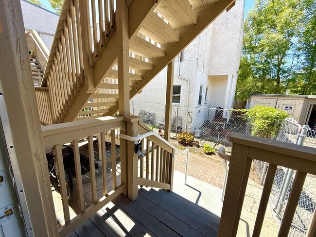 Building Photo - 3114 MLK 1BD 1Bath Unit