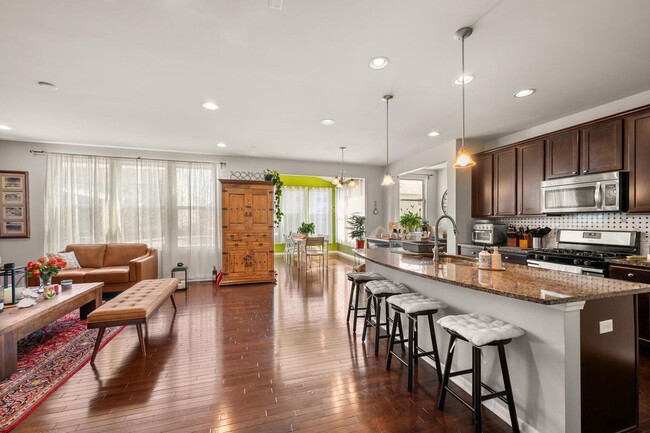 Building Photo - 3720 Honey Locust Dr
