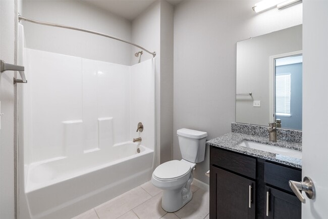 Building Photo - 823 N Ardenwood Dr