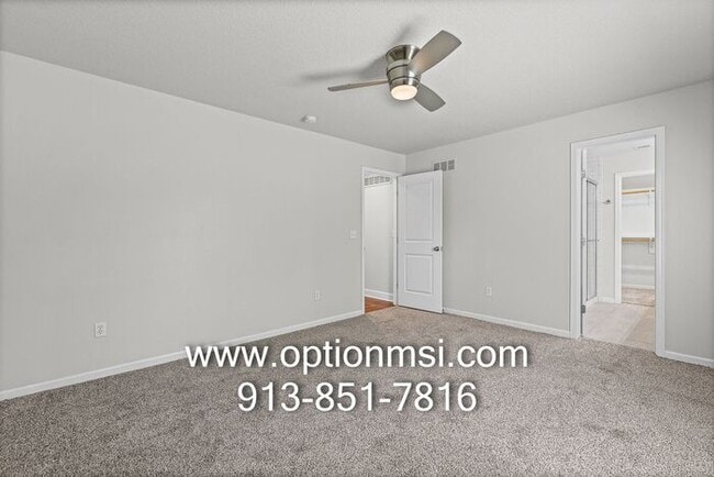 Building Photo - Move-in ready!