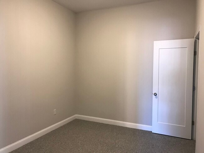 Building Photo - 10 Merrymount Rd