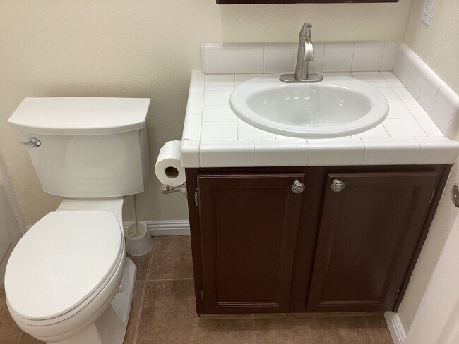 Building Photo - 7526 N Ellendale Ave