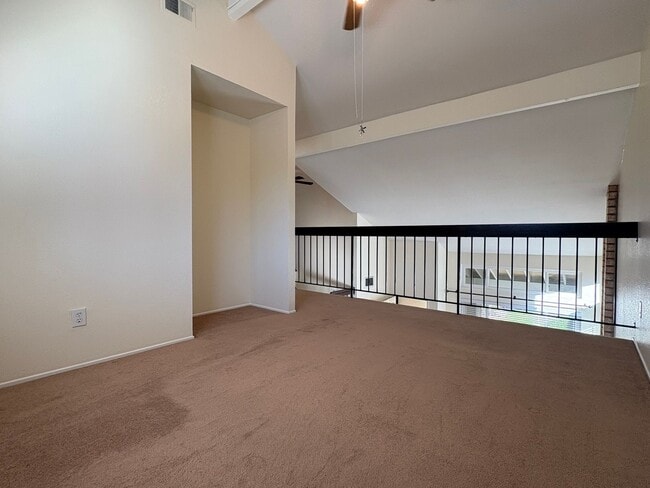 Building Photo - SOLAR POWERED 3 Bedroom 2 bath with large ...