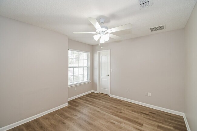 Building Photo - 3290 Silverado Cir