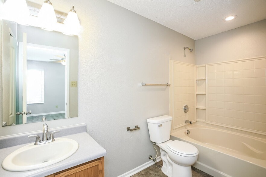 Building Photo - 14427 Cuppola Dr