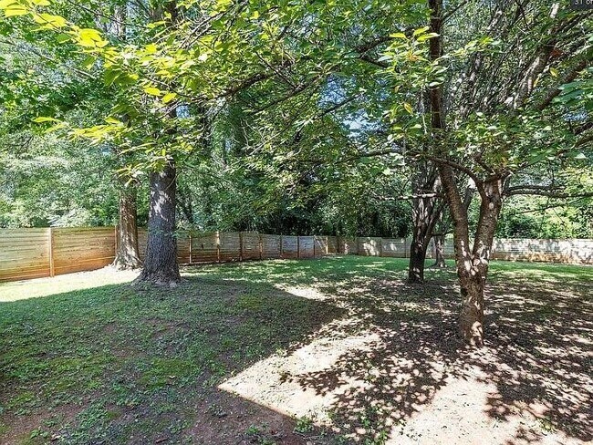 Building Photo - 209 Evergreen Dr