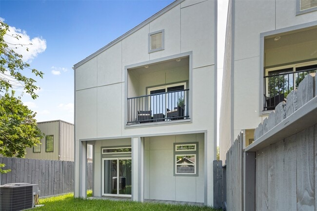 Building Photo - 6718 Lozier St