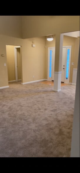 Building Photo - 35 Bradley St