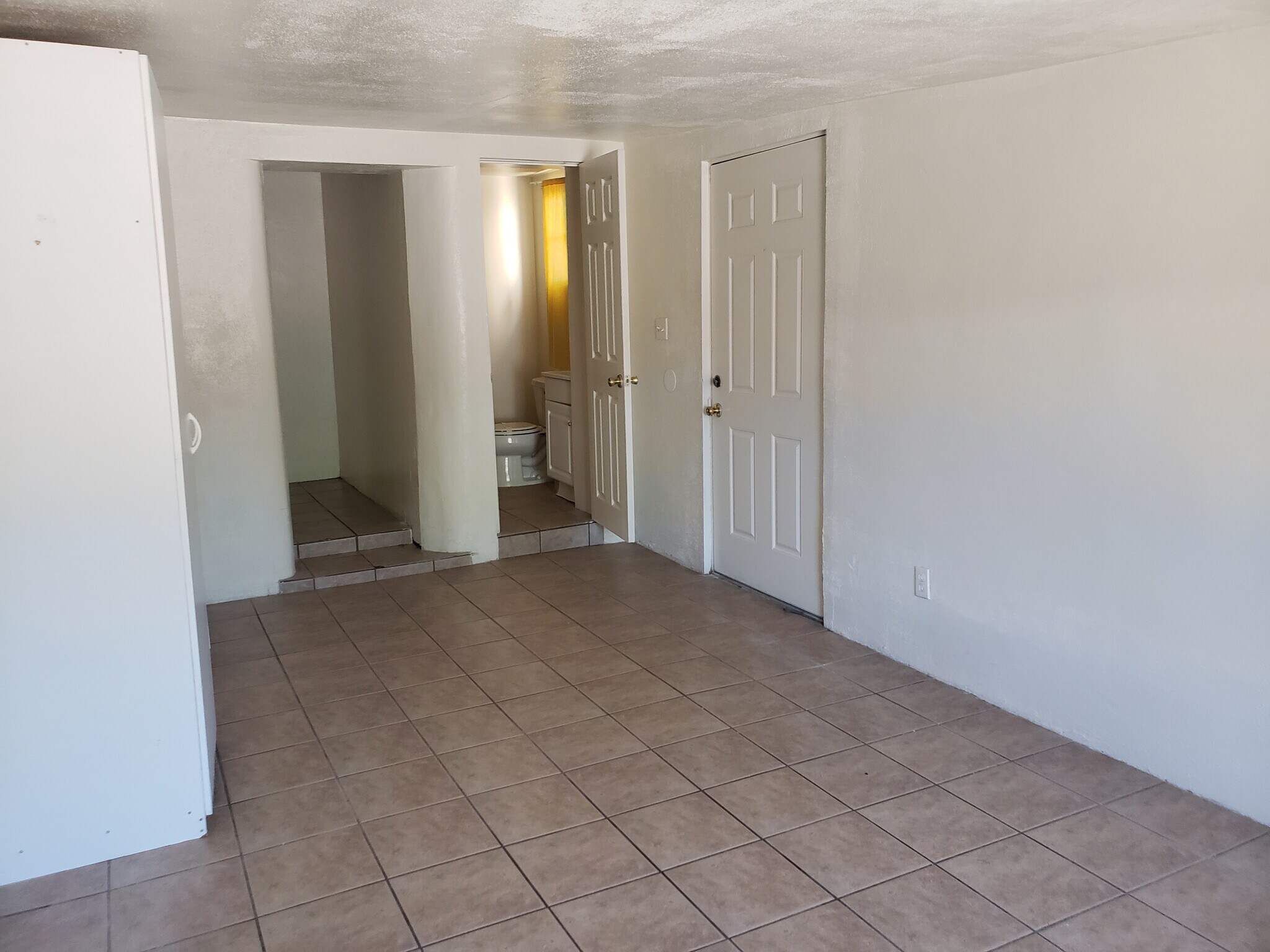Building Photo - 1133 E Elm St