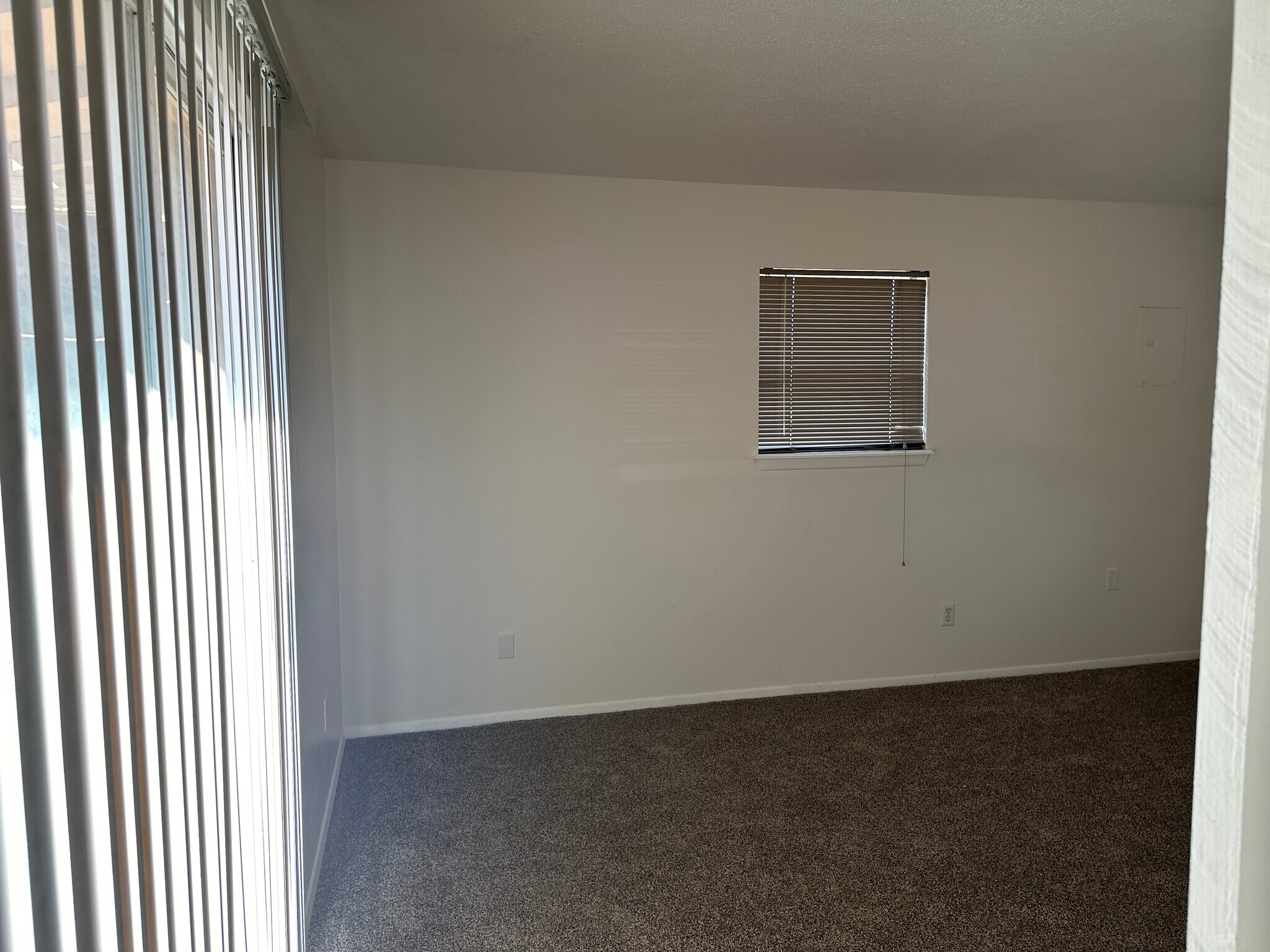 Building Photo - 1001 Cedardale Dr