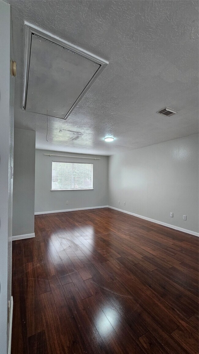 Building Photo - 8435 Battleoak Dr