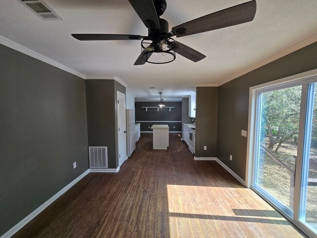 Building Photo - 5527 Lassen St