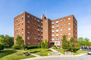 Building Photo - Cloverleaf Towers