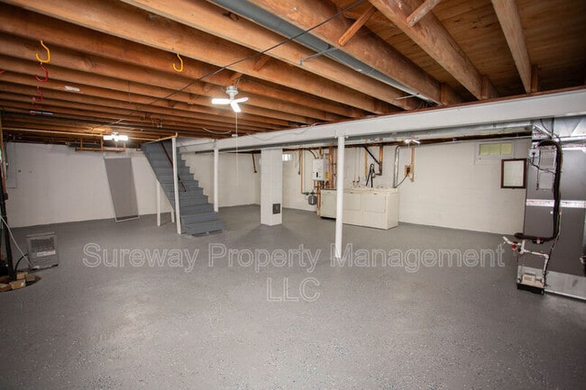 Building Photo - 196 Munger Ave