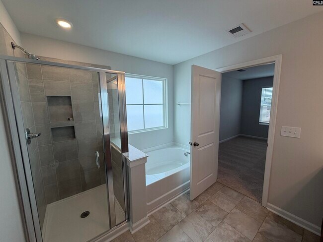 Building Photo - 3040 Hallsdale Dr