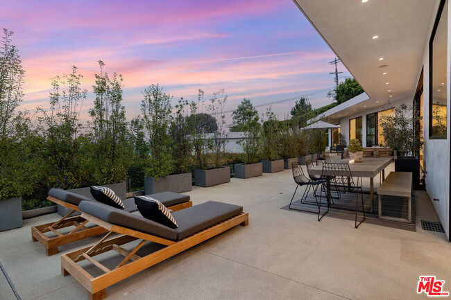 Building Photo - 9960 Beverly Grove Dr Dr