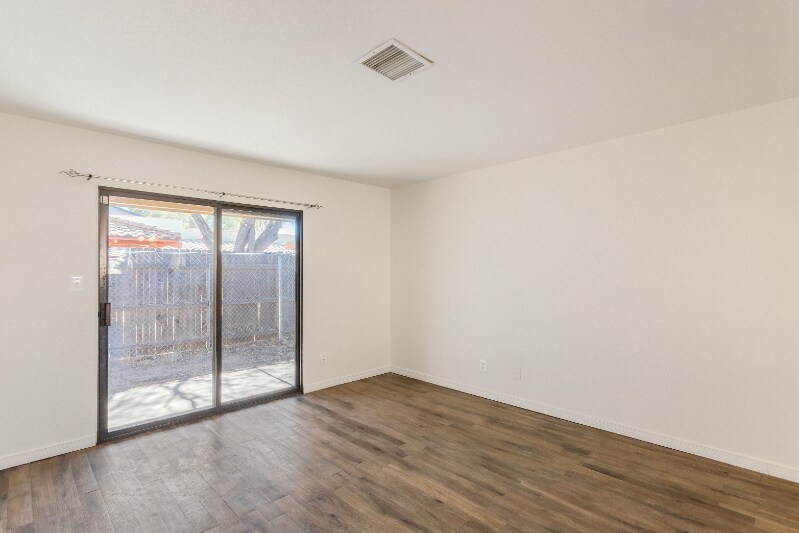 Building Photo - 4147 Calle Barona