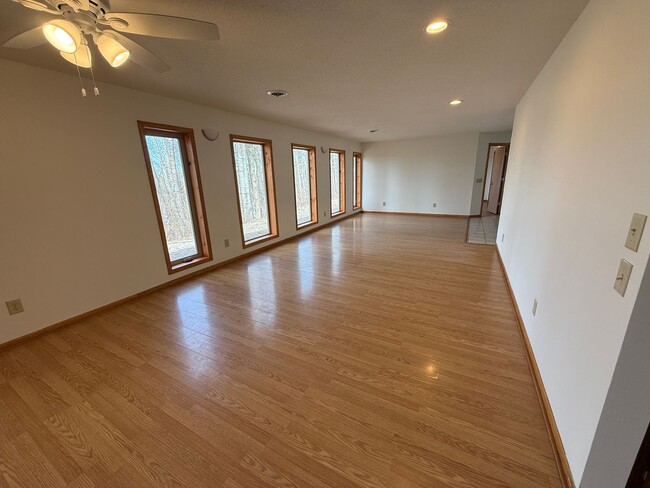 Building Photo - Beautiful 3 Bedroom Home on Rice Lake
