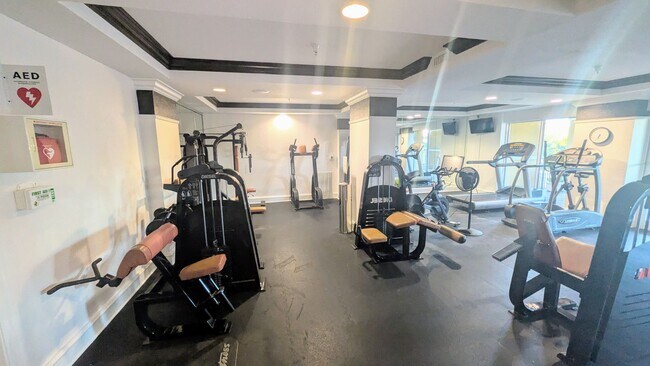 Building Photo - Annual Unfurnished 2/2 Condo in Downtown S...