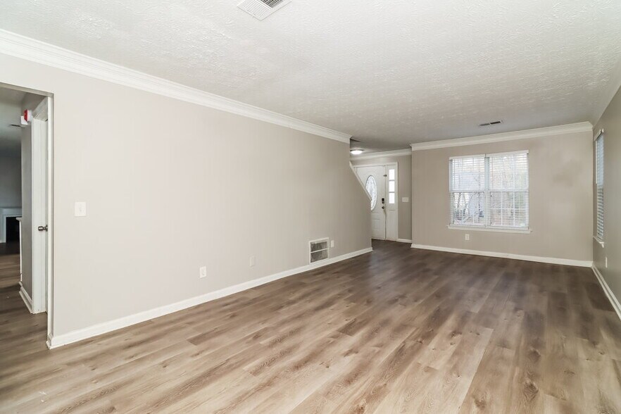 Building Photo - 5875 Bellingrath Way