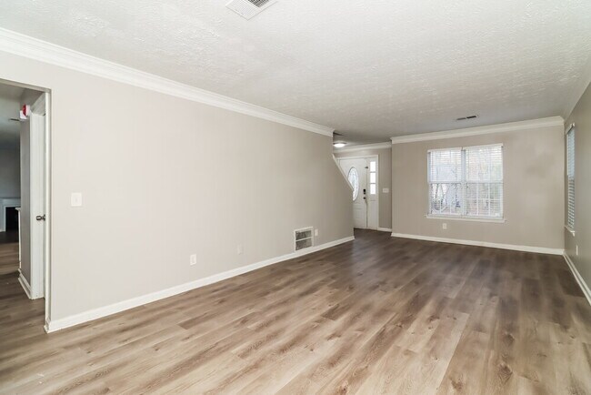 Building Photo - 5875 Bellingrath Way