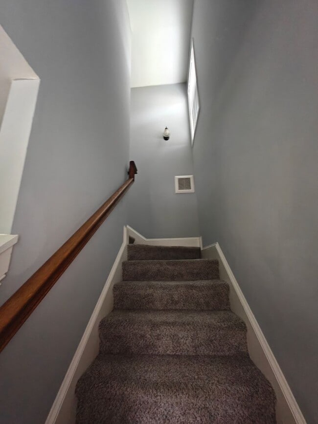 Building Photo - 530 Brawley St