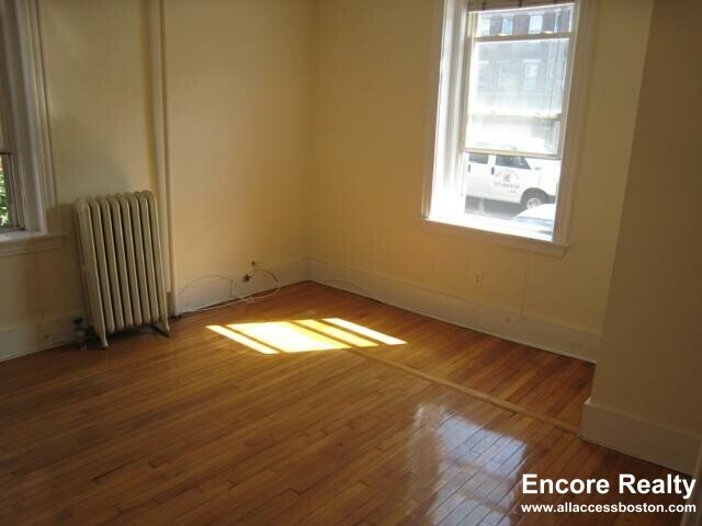 Building Photo - 62 Egmont St