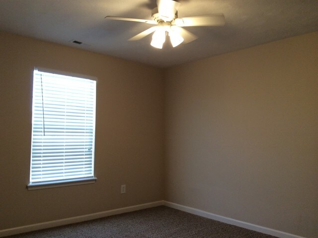 Building Photo - 717 Breakers Ln