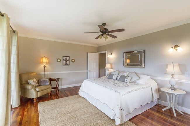 Building Photo - Estate on 1 acre 3 bedroom 2.5 baths and attached 2 car garage