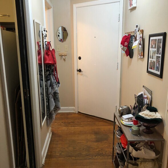 Building Photo - 2204 E Locust St